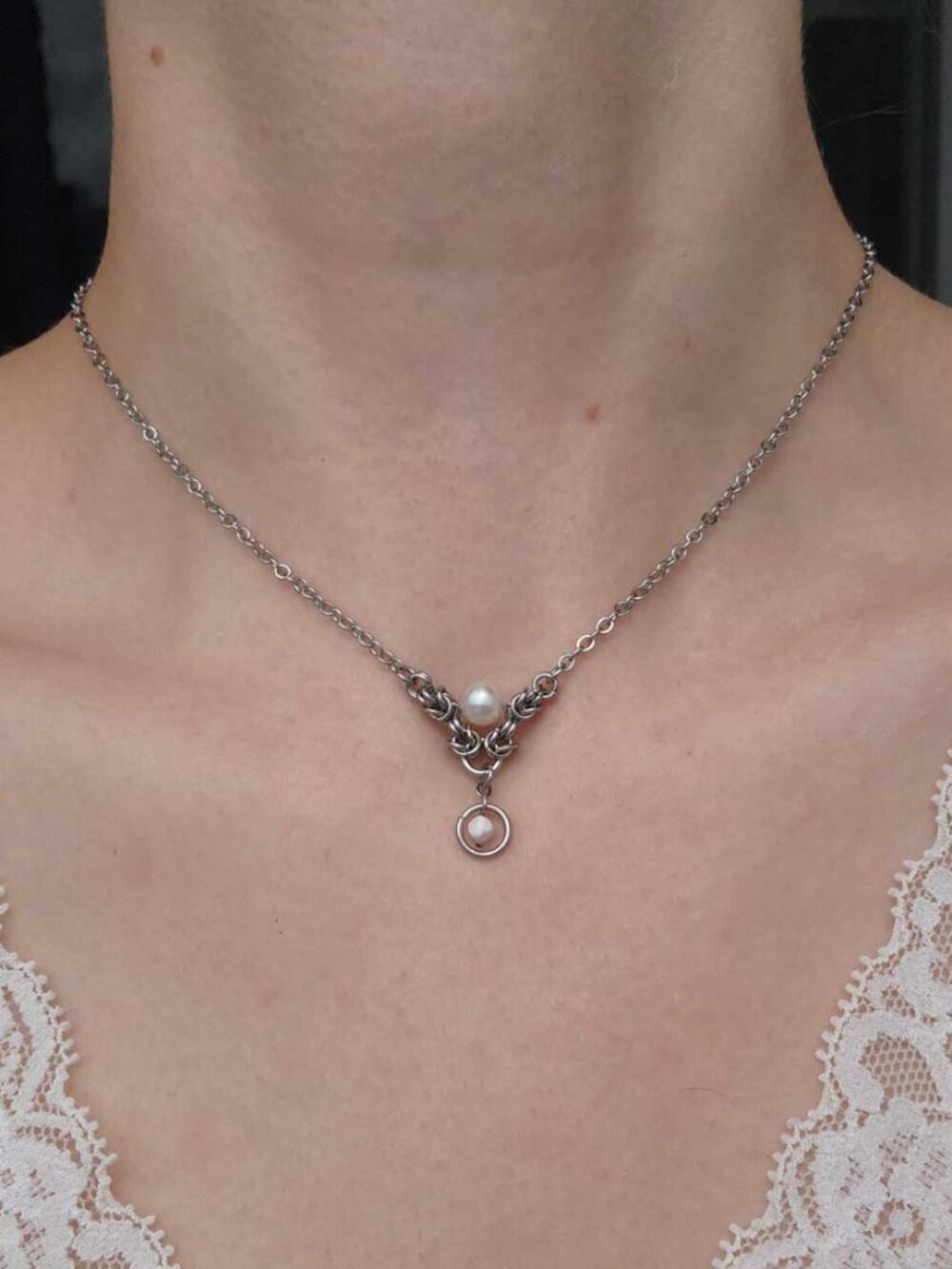 Vintage dainty silver and genuine white pearl necklace - Picture 3 of 10